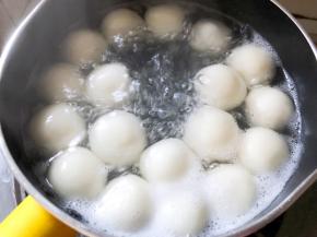 将糯米丸煮熟