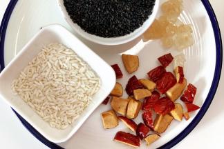 准备好需要的食材。