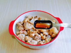 加入料酒，适当多一些，去腥。