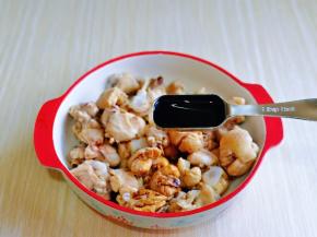 再加入2小勺原汁酱油。