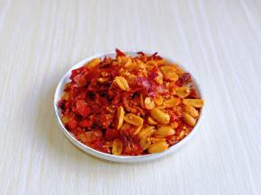 利用这时间把香脆椒剪小块。