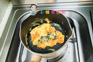 炒熟后即可盛出非常快手