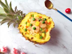 高颜值好味道的菠萝炒饭完成。