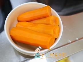 胡萝卜去皮切块蒸熟蒸透