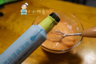 最后加入植物油搅拌均匀