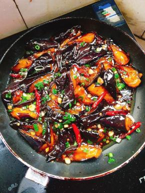 起锅前放入适量的葱花！