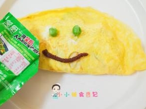 上面放青豆做眼睛，番茄酱做一个嘴巴就好咯