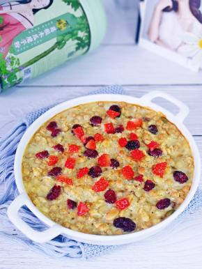 加入坚果和水果，营养美味。