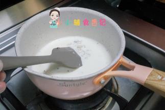 锅里加入200g水+75g米饭一直搅拌