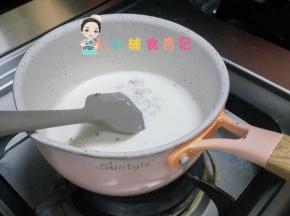 锅里加入200g水+75g米饭一直搅拌