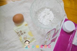 准备好材料，大米30g洗净加入60g水煮成米饭备用