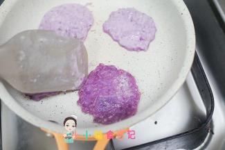 一面凝固就可以翻面了