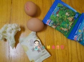材料全部准备好，米跟水1:1.2煮熟备用