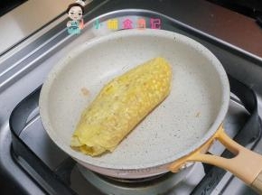 全部卷好以后用硅胶铲压一下，整形