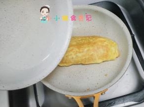 再倒一点点水，充分熟透，等水煎干差不多就熟透了