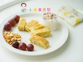 一定不要等鸡蛋全部凝固再卷 这样会让厚蛋烧不是一个整体哦