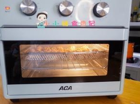 好了出炉啦 是不是非常简单呢 蘸番茄酱会更好吃哦