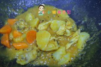 最后加入咖喱块煮一下就可以了