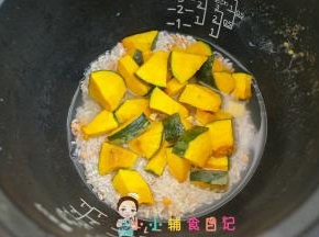 米洗干净加入36g水+贝贝南瓜切碎