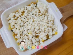 表面撒马苏里拉芝士