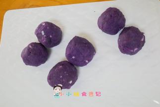 全部包好备用 ，如果有点漏也没关系因为还要包饺子皮