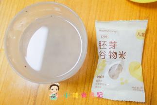 谷物米洗干净，加入150g水，没有谷物米也可以用普通的大米，胚芽米营养会更好哦