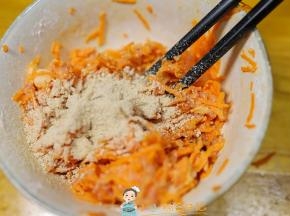 加入适量香菇粉调味