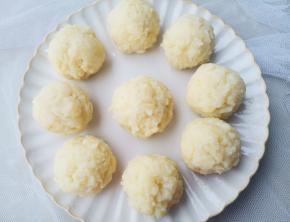 搓成大小均等的圆球备用。