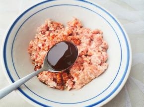 一勺蚝油。