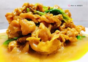 切记做葱爆羊肉片要大火快速翻炒不能时间过长影响口感