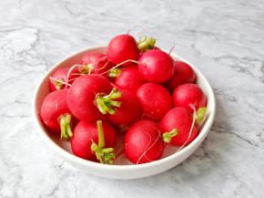 要选新鲜饱满的樱桃小萝卜。