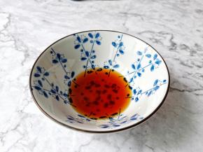 将糖醋汁搅拌均匀至白糖融化。