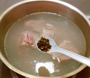 排骨焯水水中加入花椒去腥