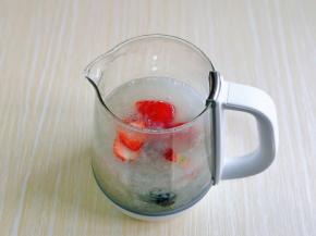 再加入切好的水果。