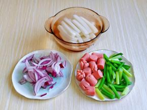 洋葱切丝，准备工作完成。