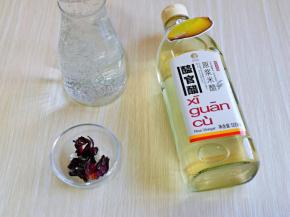 准备食材，提前烧好开水。