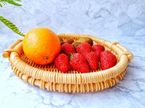 挑选当季新鲜的水果来煮。