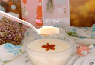 牛奶花胶冻。