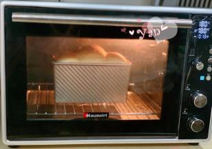 放入预热好的烤箱，中下层，上下火180度烤25分钟。上色及时加盖锡纸。