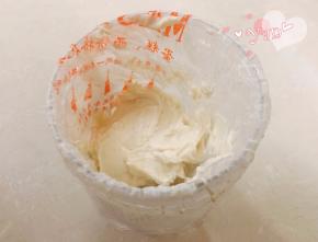 装入裱花袋里，放冰箱冷藏备用。