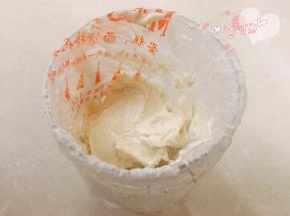 装入裱花袋里，放冰箱冷藏备用。