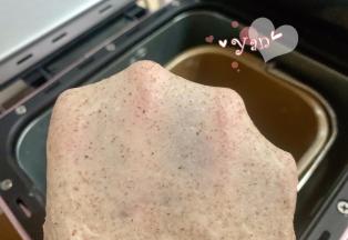 能拉出较为结实的半透明薄膜。