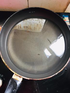 锅清洗干净，放入水！