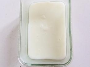 倒入模具中，放凉！