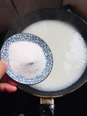 放入白凉粉！