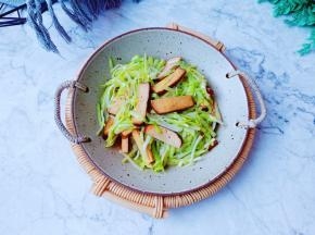 加上豆干的香味，简单快手菜五分钟炒一盘。