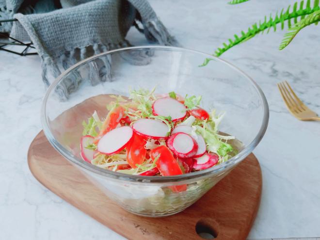 苦菊樱桃萝卜沙拉