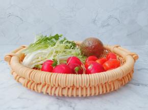 苦菊虽然入口微微有点苦味，但营养丰富，一直是餐桌上的一道菜。