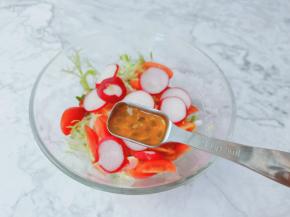 加上百香果一勺。