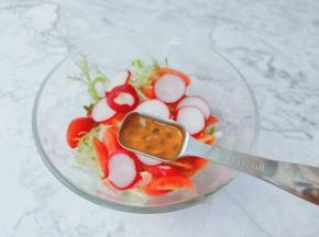 加上百香果一勺。